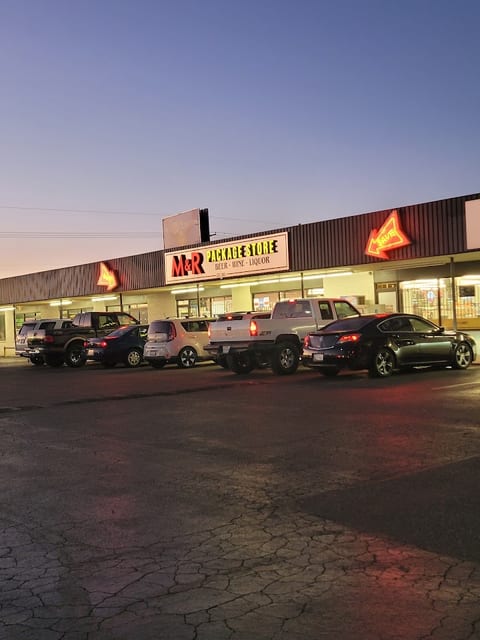 M & R Package Store