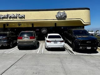 Henrys Sports Bar & Grill
