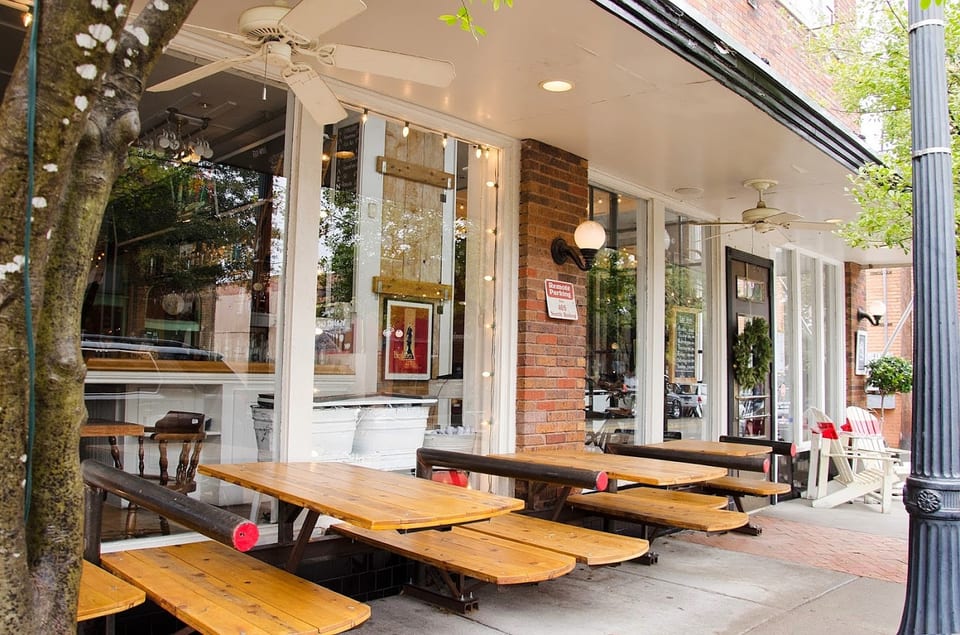 Enos Pizza Tavern & Club