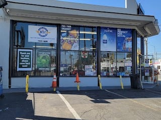 Georges Liquor & Jr Market