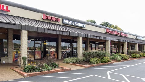 Iroquois Wine & Spirits