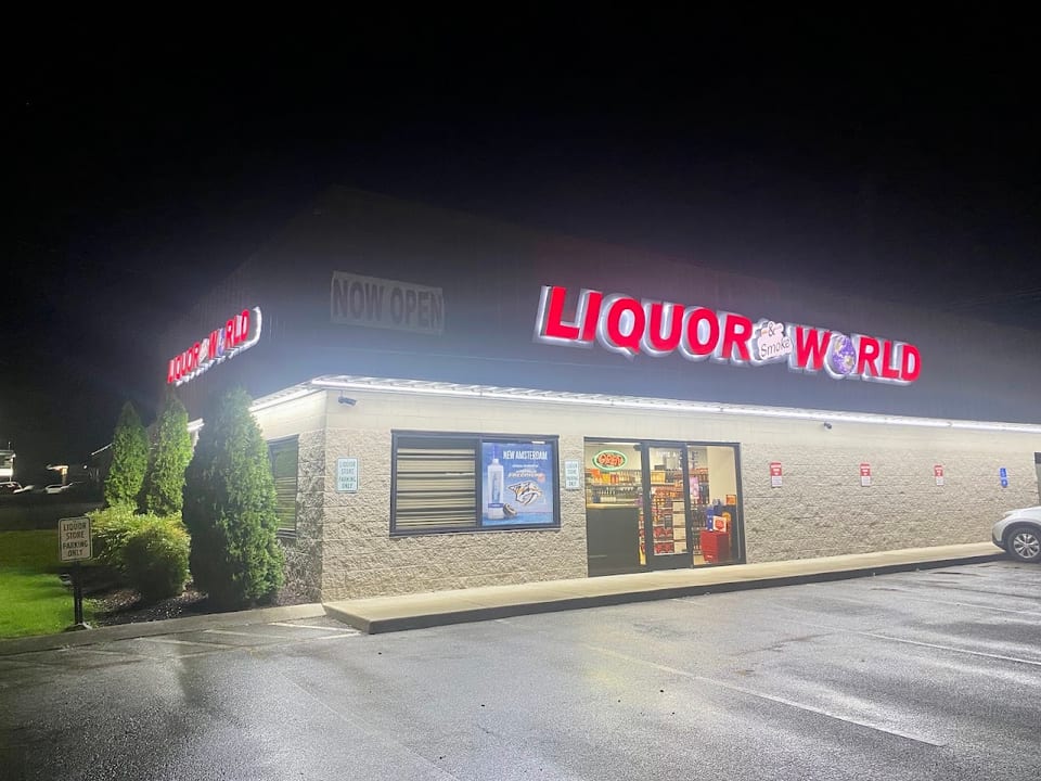 Liquor & Smoke World