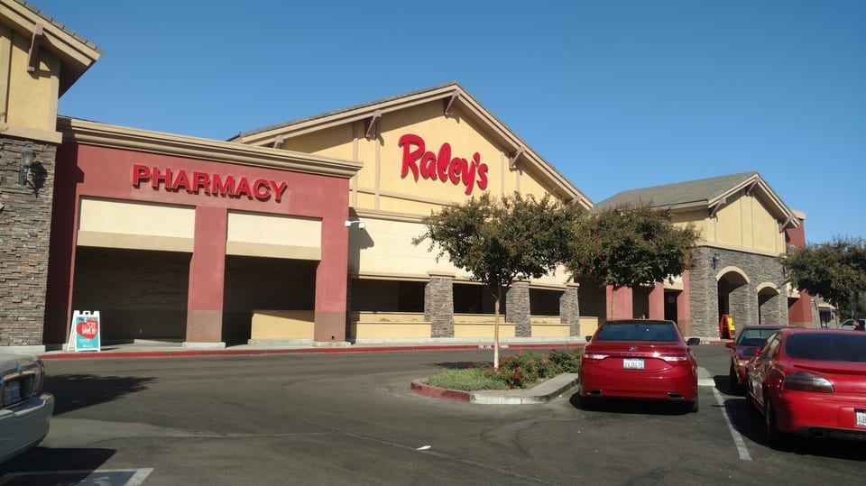 Raleys (Stockton - Morada Lane) - 002500306