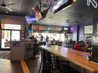Tie Breakers Sports Bar & Bill