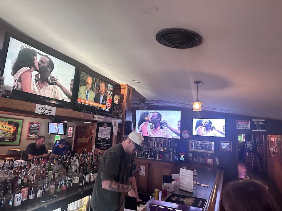Ledos Lounge
