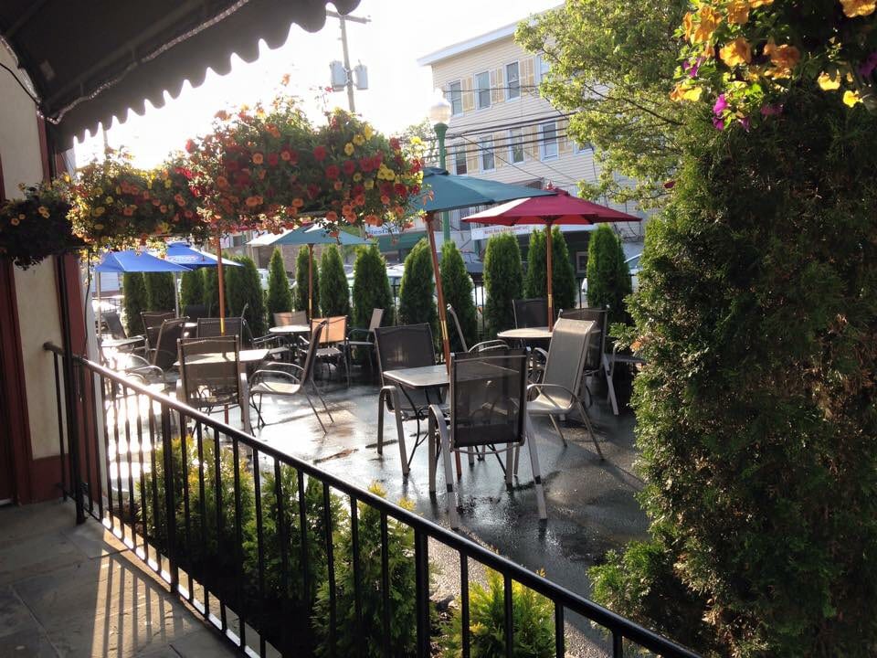 Pelliccis Restaurant