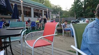 Rozzis Lakeshore Tavern