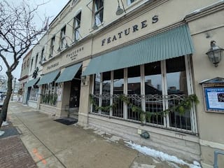Features Bar & Grill