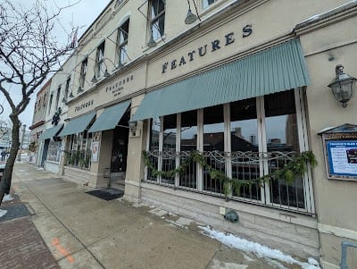 Features Bar & Grill