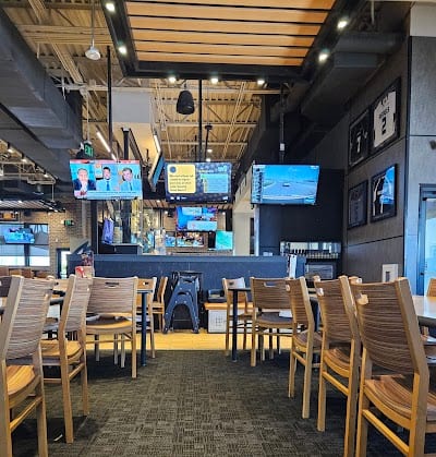 Buffalo Wild Wings Gril #648