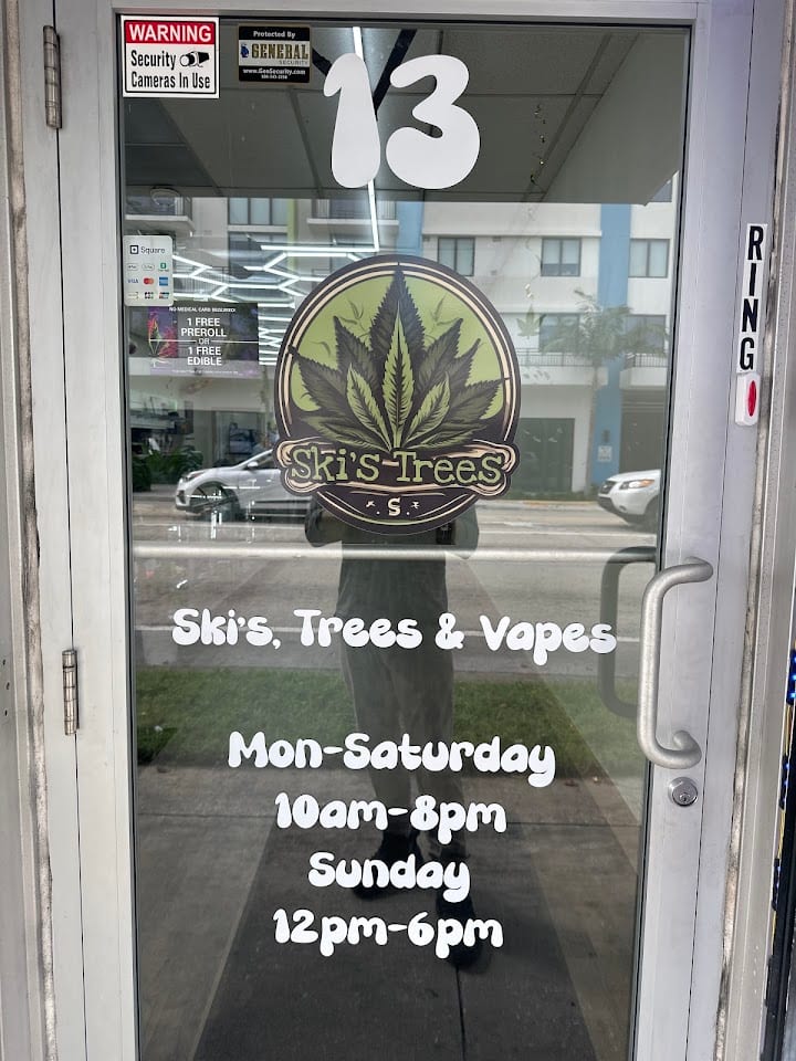 Ski's trees and Vapes