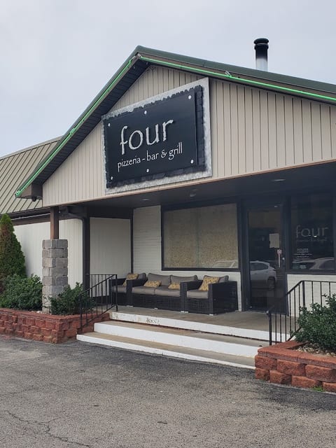Four Pizzeria Bar & Grill
