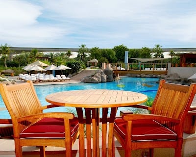 Poolside Restaurant (بار بركة السباحة)