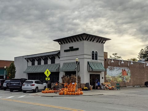 The Fresh Market on N Western Ave