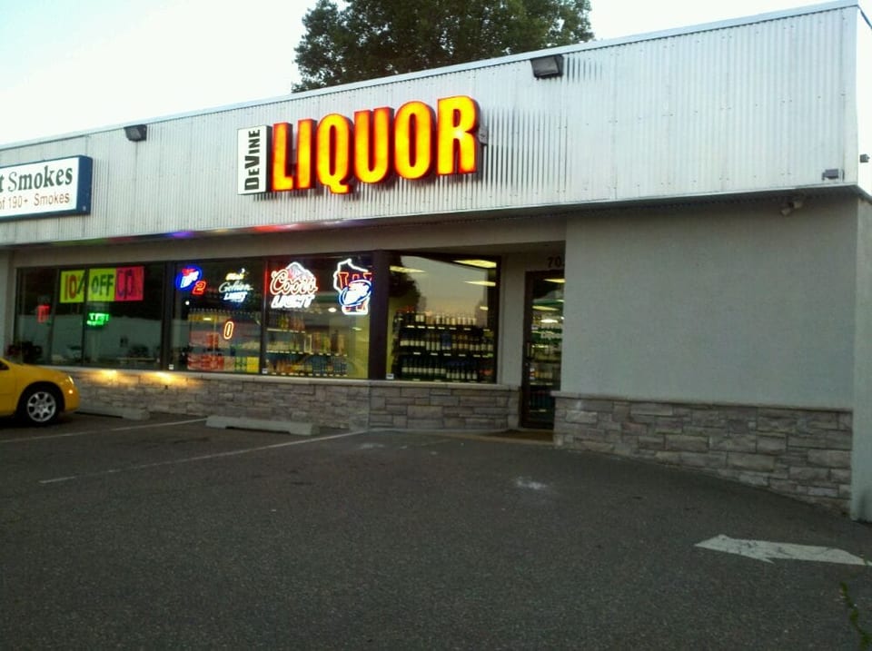Devine Liquors / River Falls