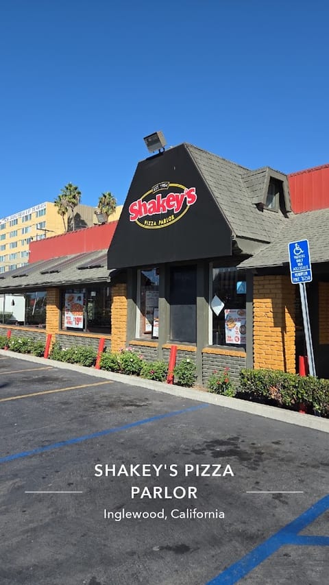 Shakeys Pizza Parlor