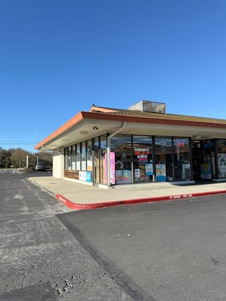 Roger Food & Liquors