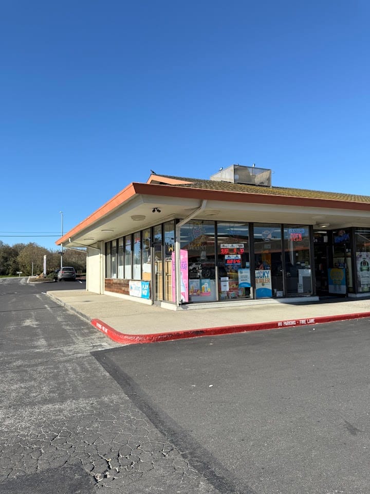 Roger Food & Liquors
