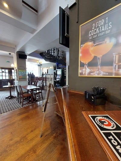 George Eliot Hotel