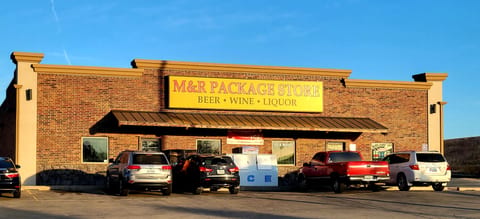 M & R Package Store