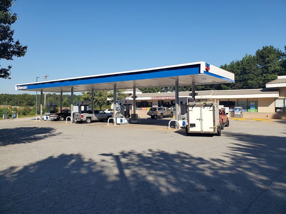 Mac's Chevron