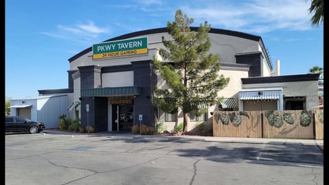 Pkwy Tavern