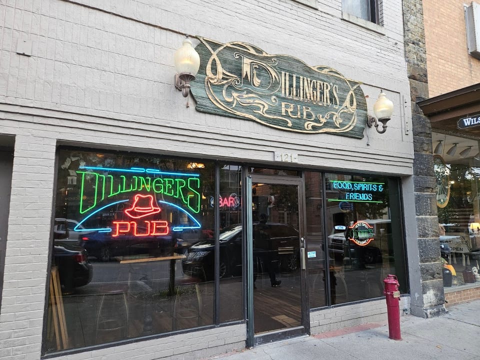 Dillingers Pub & Bootleggers