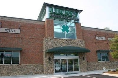 Luckys Beverage World