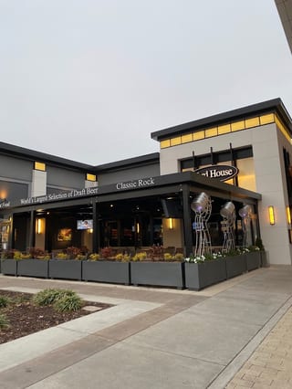 Yard House #8358