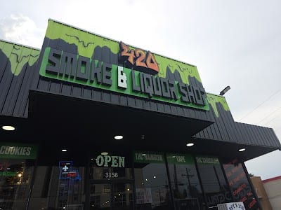 420 Vape & Smoke Highland