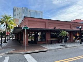 Caseys On Central