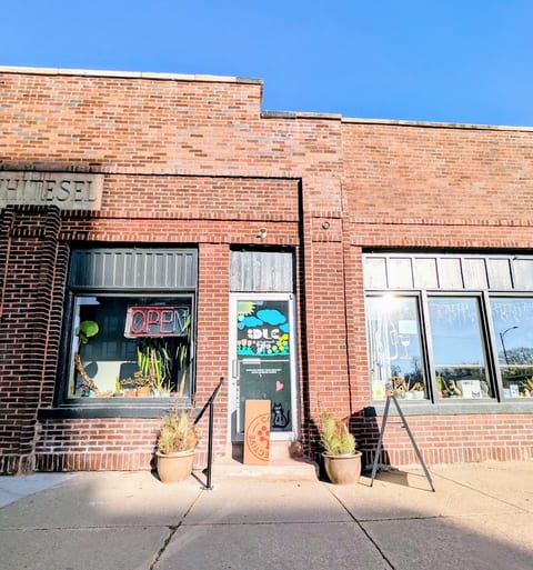 Idle wine & goods