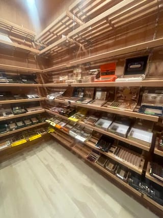 Pauls Cigar Lounge