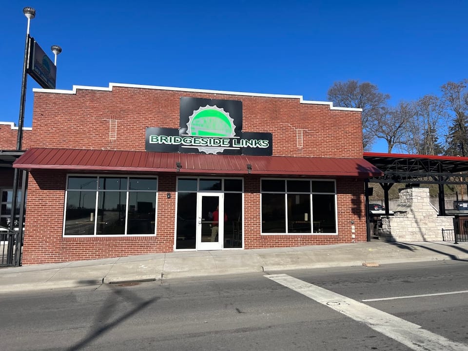 Bridgeside Pub