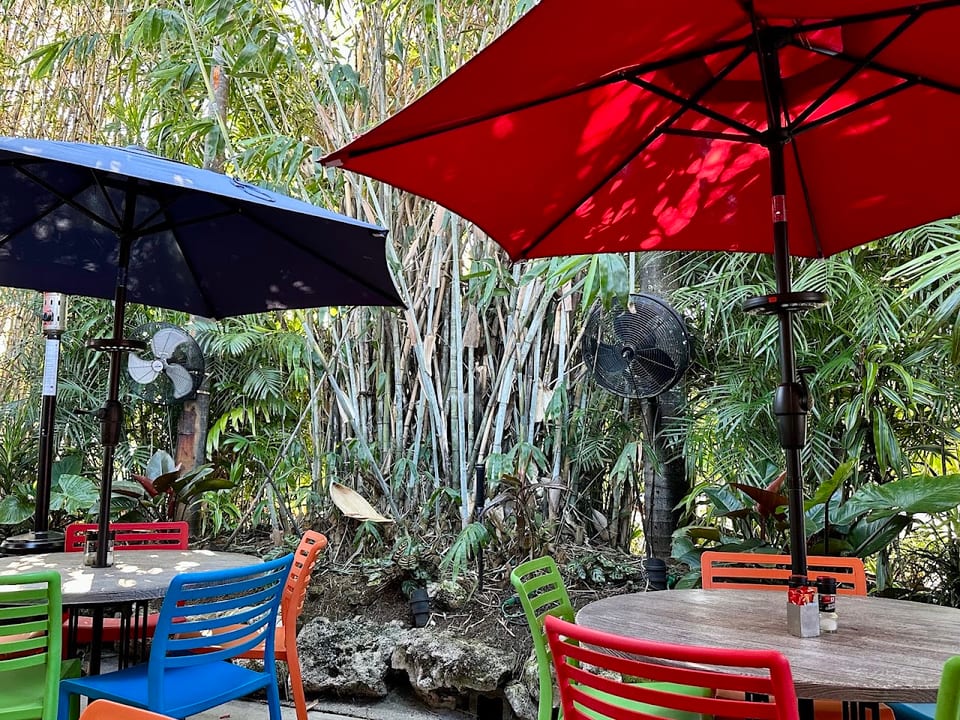 Rosies Bar & Grill