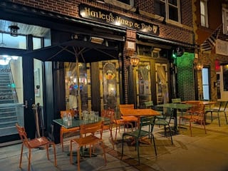 Haileys Harp & Pub