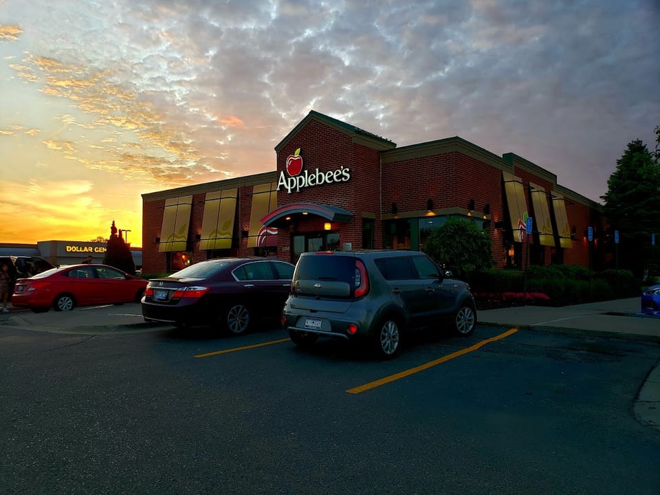 Applebees Neighborhood Grill & Bar