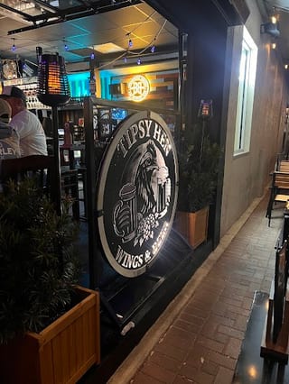 Hotshots Downtown Sports