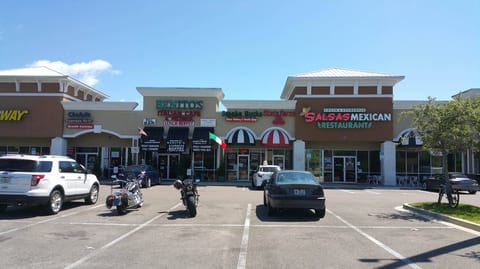 SmokeBucks 9475 Philips Hwy