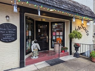 Magoos Pub & Eatery