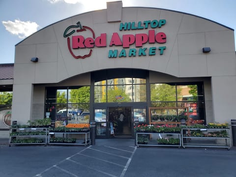 Red Apple Market