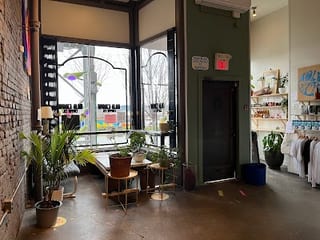 Moodswing Cafe / Bar