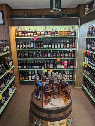 Hollys Liquor Store