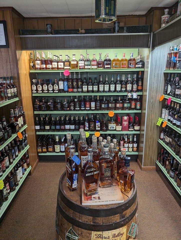 Hollys Liquor Store