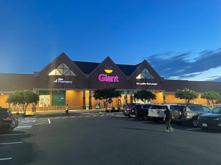Giant Food Store 745 / 208