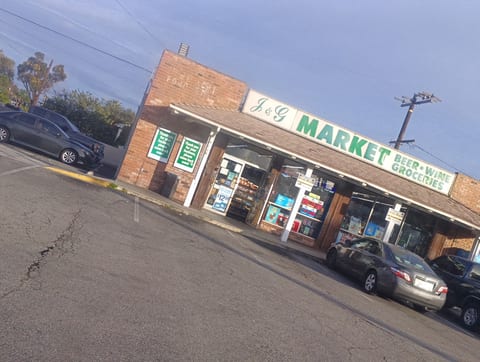 J & G Market