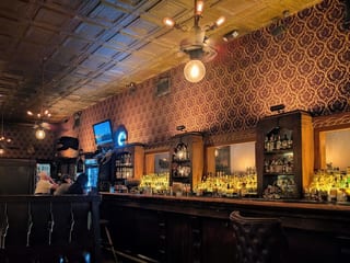 Esquire Tavern & Restaurant