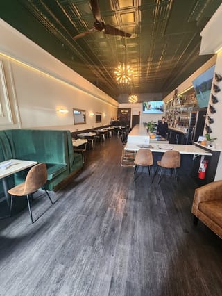 J & A Lounge