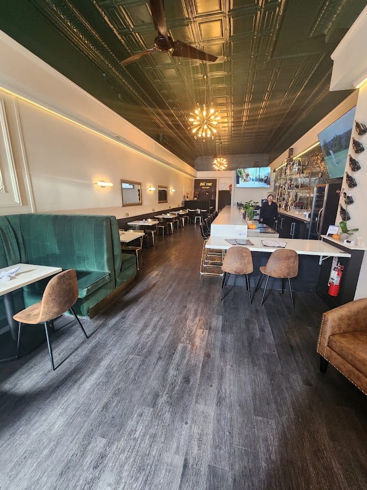 J & A Lounge