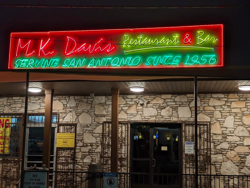M K Davis Lounge House Dine